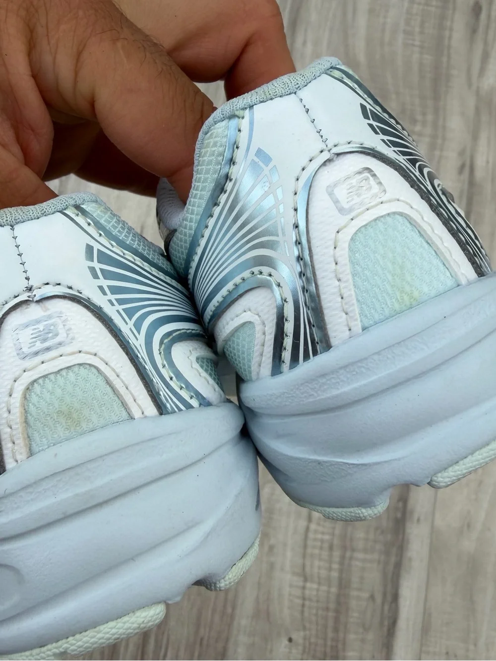 New Balance 740 Girl’s Grade School silver & blue sneakers